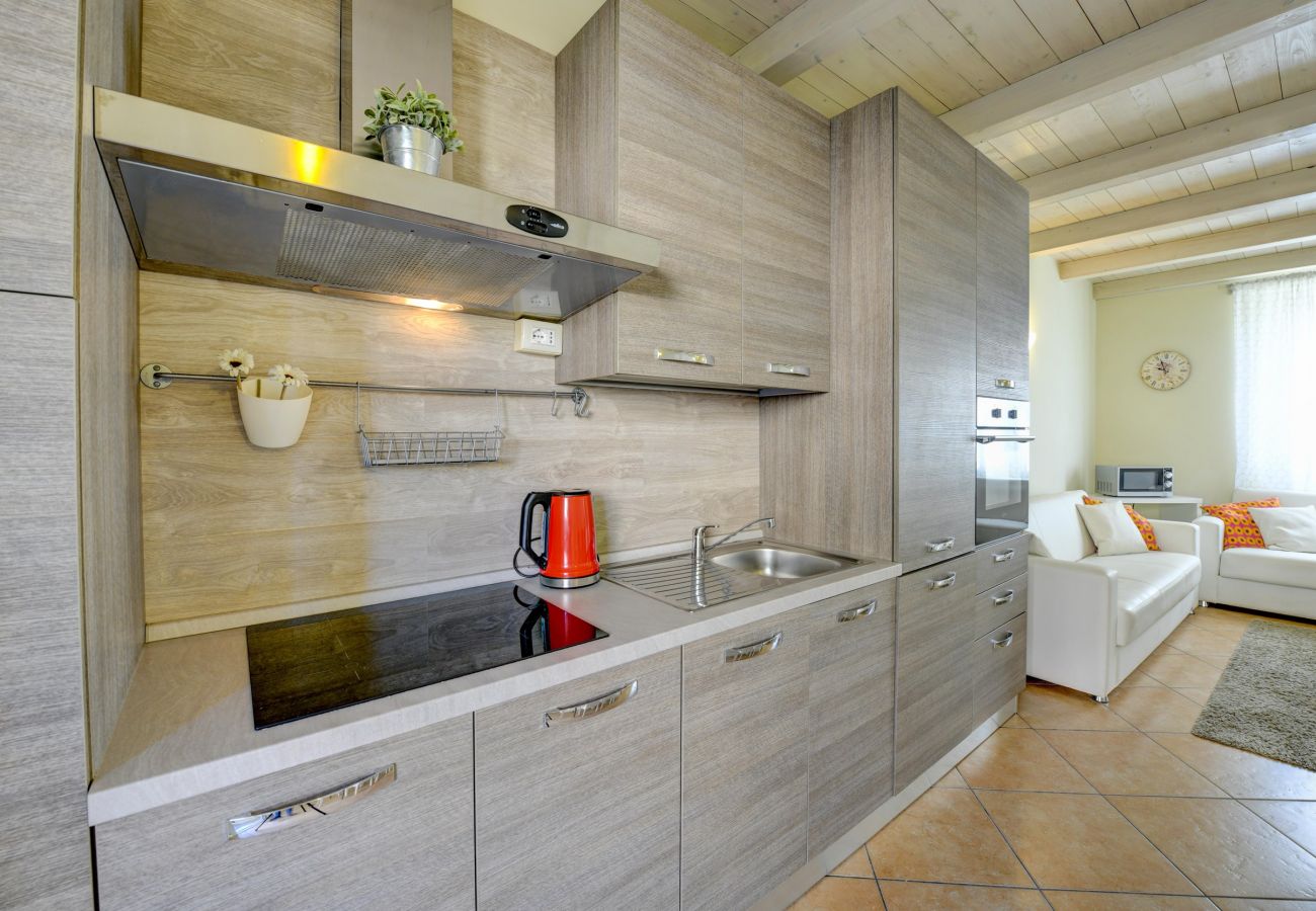 Apartament w Manerba del Garda - Casa della Romantica con piscina a pochi passi dal lago