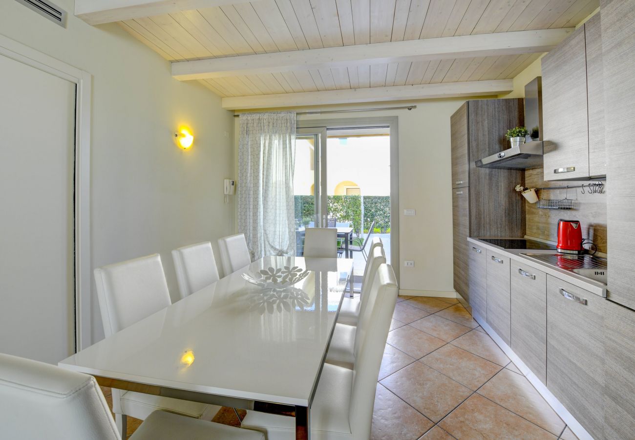 Apartament w Manerba del Garda - Casa della Romantica con piscina a pochi passi dal lago