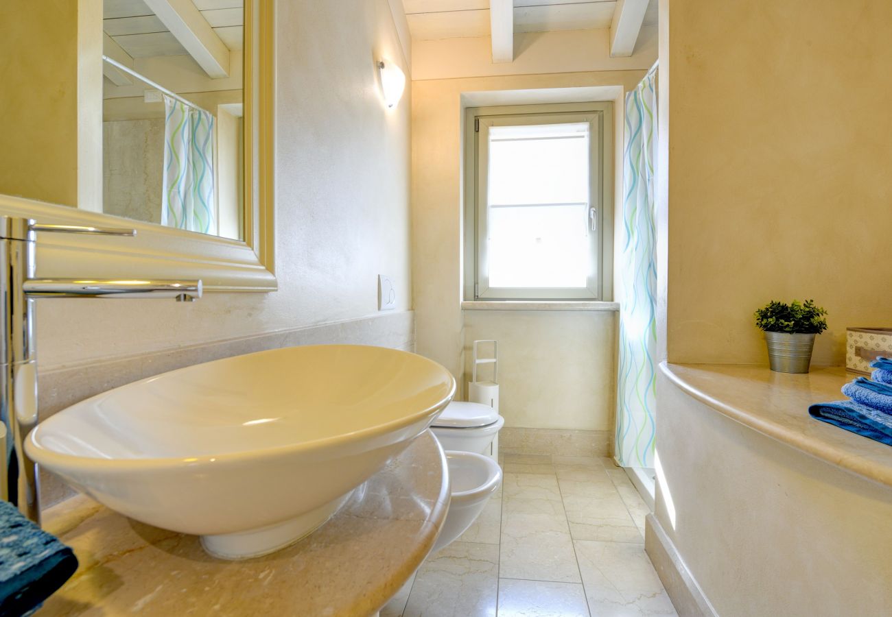 Apartament w Manerba del Garda - Casa della Romantica con piscina a pochi passi dal lago