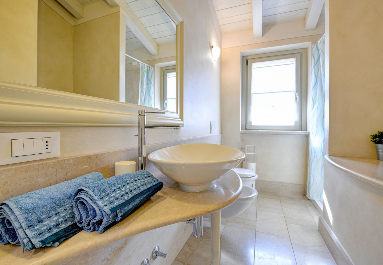 Apartament w Manerba del Garda - Casa della Romantica con piscina a pochi passi dal lago