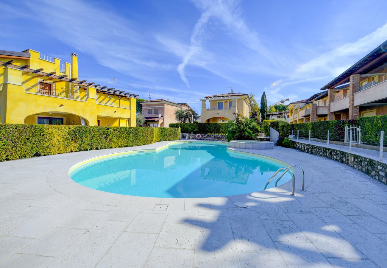 Apartament w Manerba del Garda - Casa della Romantica con piscina a pochi passi dal lago