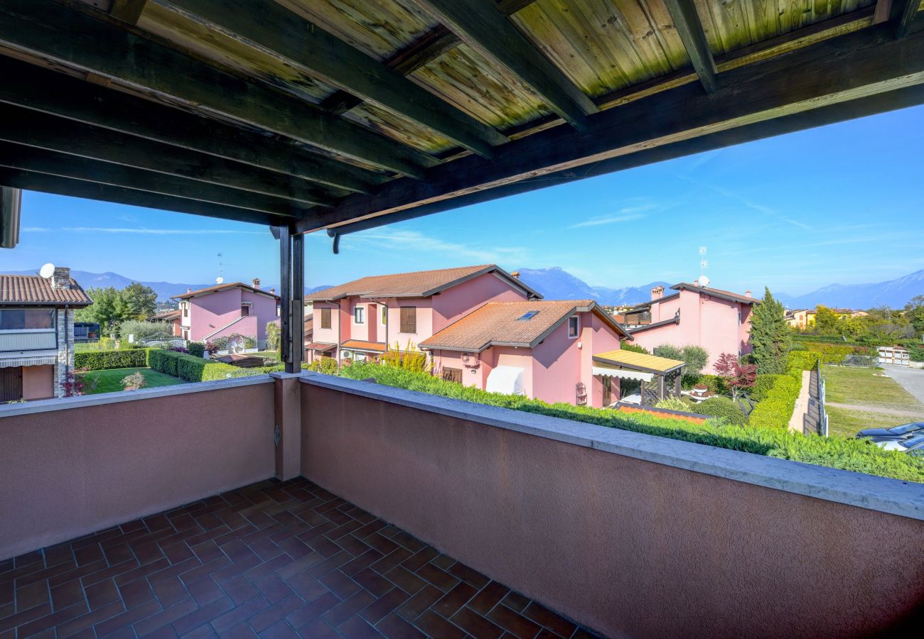 Chalet w Manerba del Garda - Home & Garden con piscina e vicina al lago