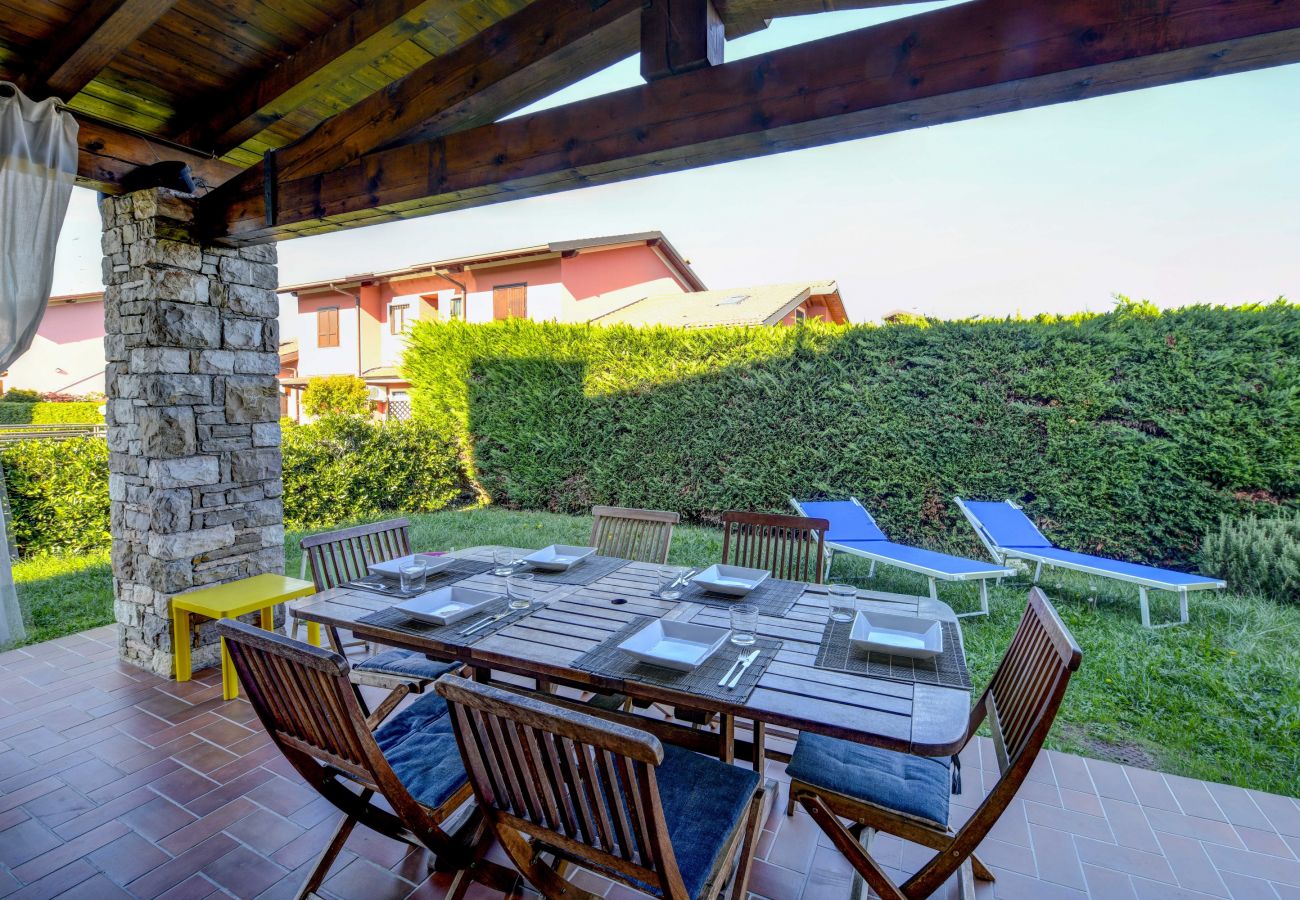 Chalet w Manerba del Garda - Home & Garden con piscina e vicina al lago