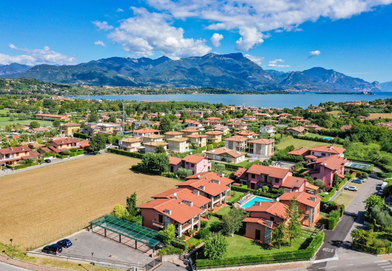 Chalet w Manerba del Garda - Home & Garden con piscina e vicina al lago