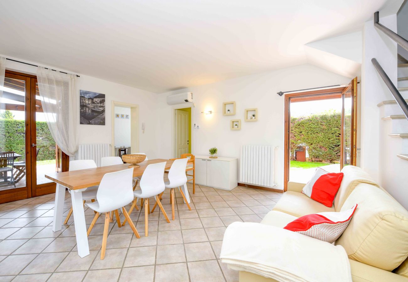 Chalet w Manerba del Garda - Home & Garden con piscina e vicina al lago