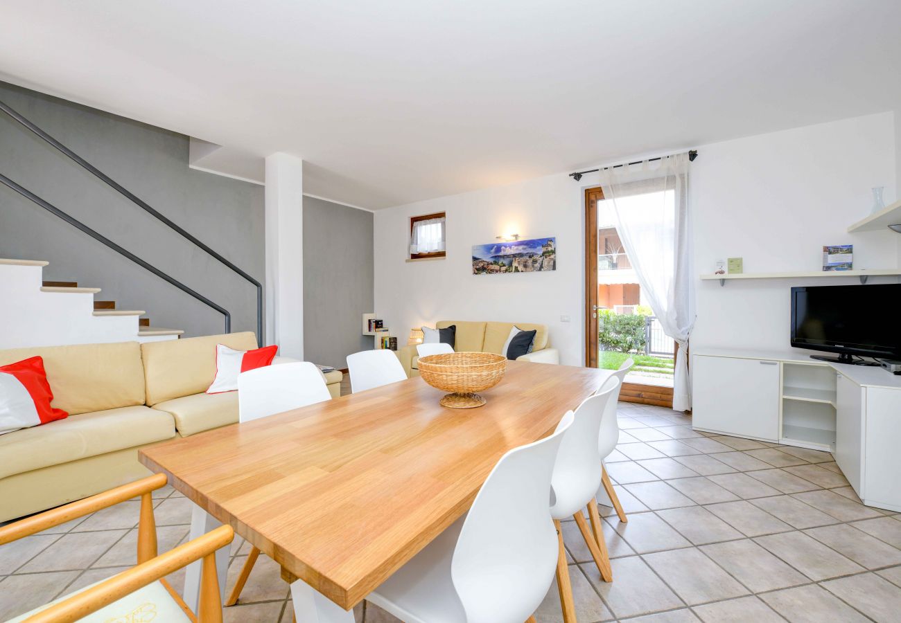 Chalet w Manerba del Garda - Home & Garden con piscina e vicina al lago