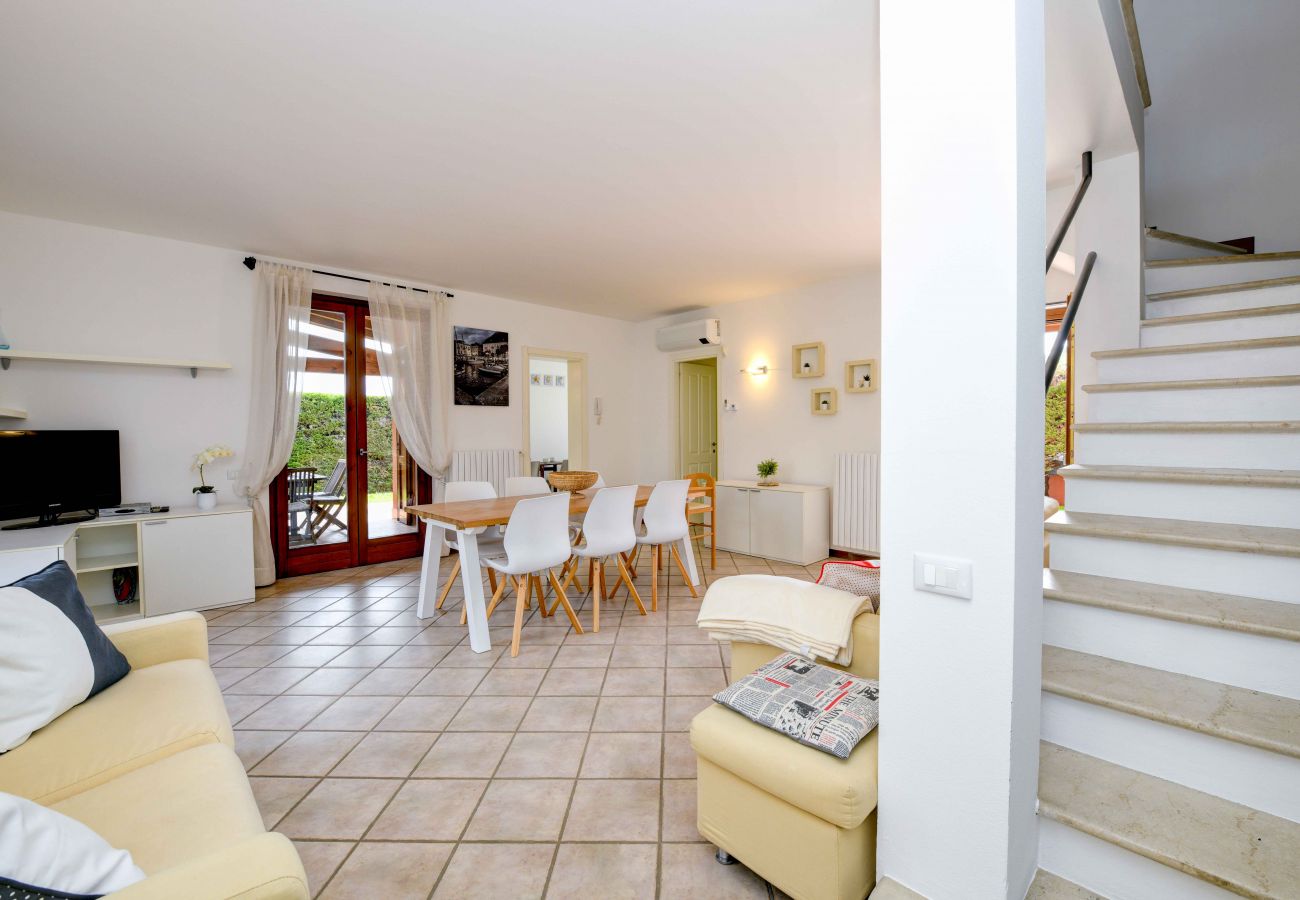 Chalet w Manerba del Garda - Home & Garden con piscina e vicina al lago