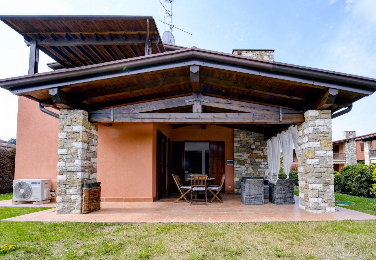 Chalet w Manerba del Garda - Home & Garden con piscina e vicina al lago