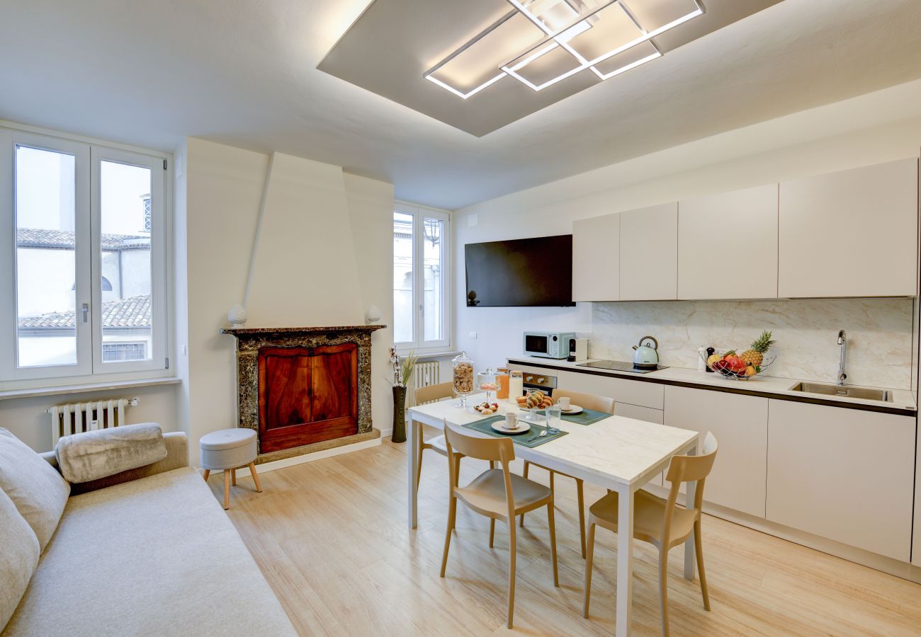 Apartament w Desenzano del Garda - Desenzanoloft Apa Dom 