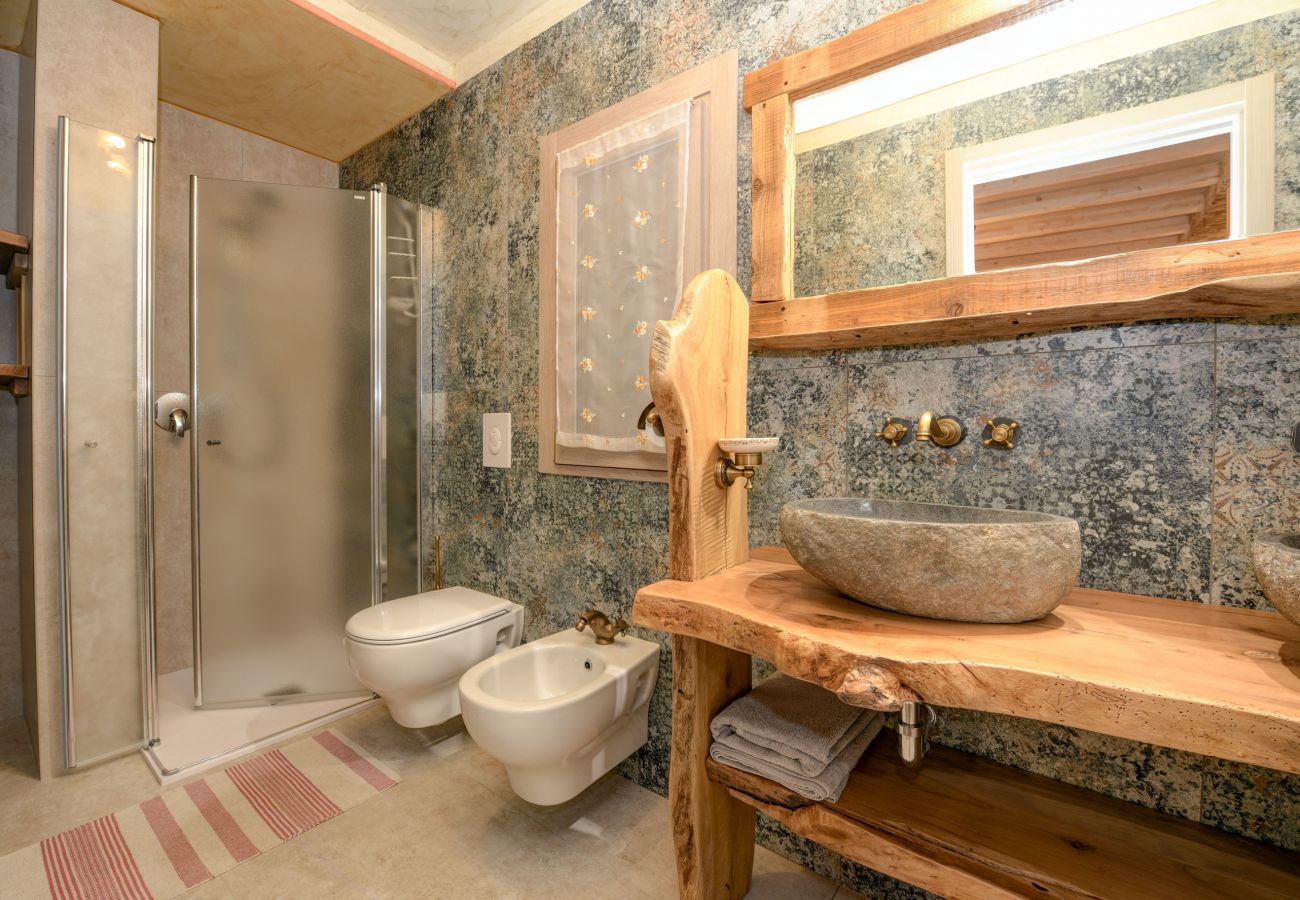 Apartament w Tignale - Appartamento Regina con vista lago e sauna privata