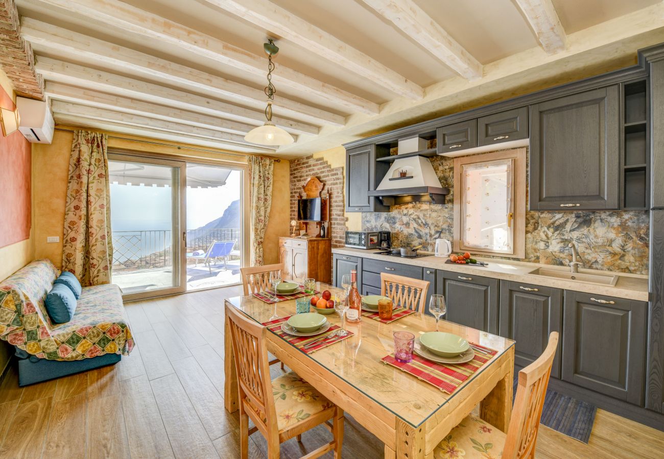 Apartament w Tignale - Appartamento Regina con vista lago e sauna privata