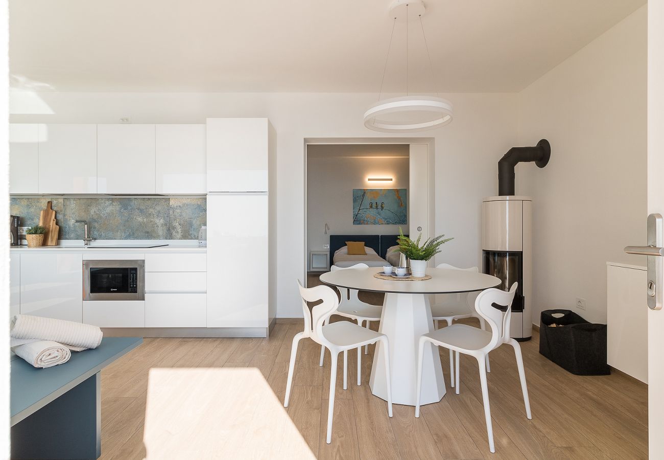 Apartament w Tignale - Orange House Relax con Jacuzzi