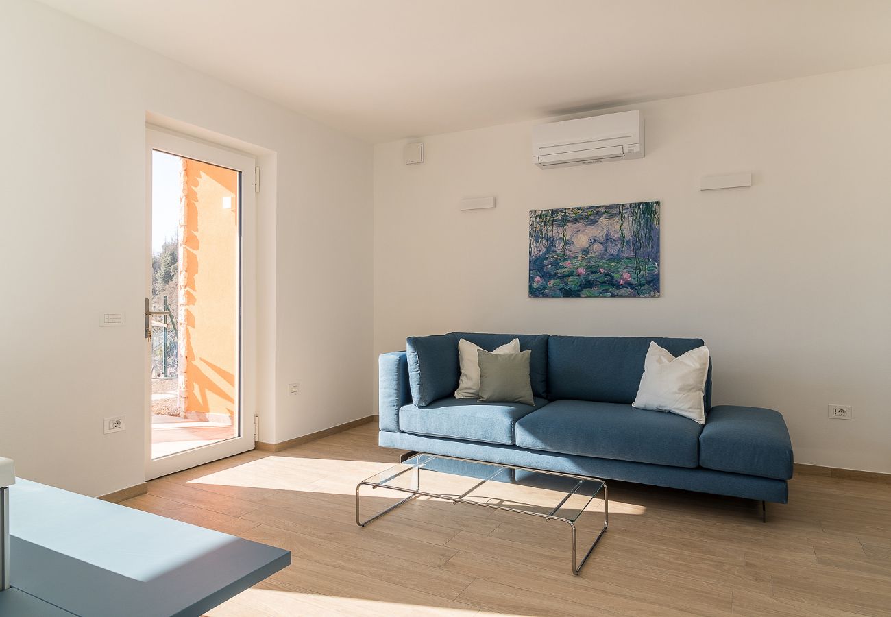 Apartament w Tignale - Orange House Relax con Jacuzzi