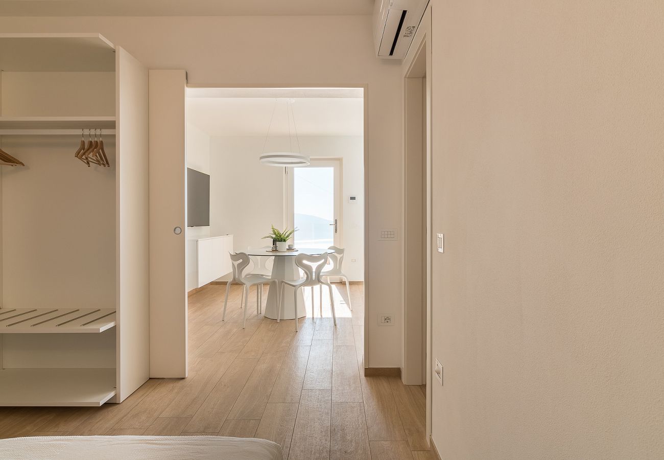 Apartament w Tignale - Orange House Relax con Jacuzzi