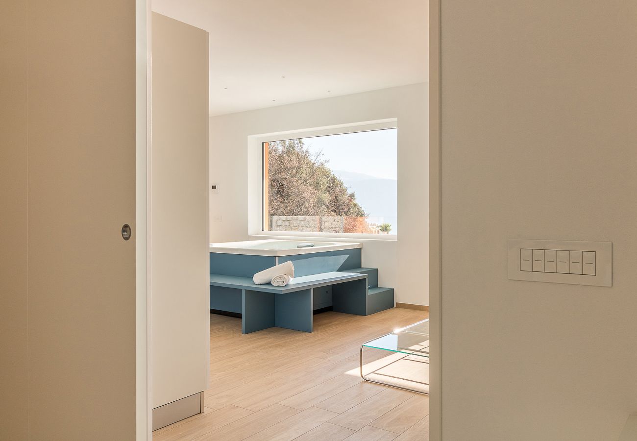 Apartament w Tignale - Orange House Relax con Jacuzzi