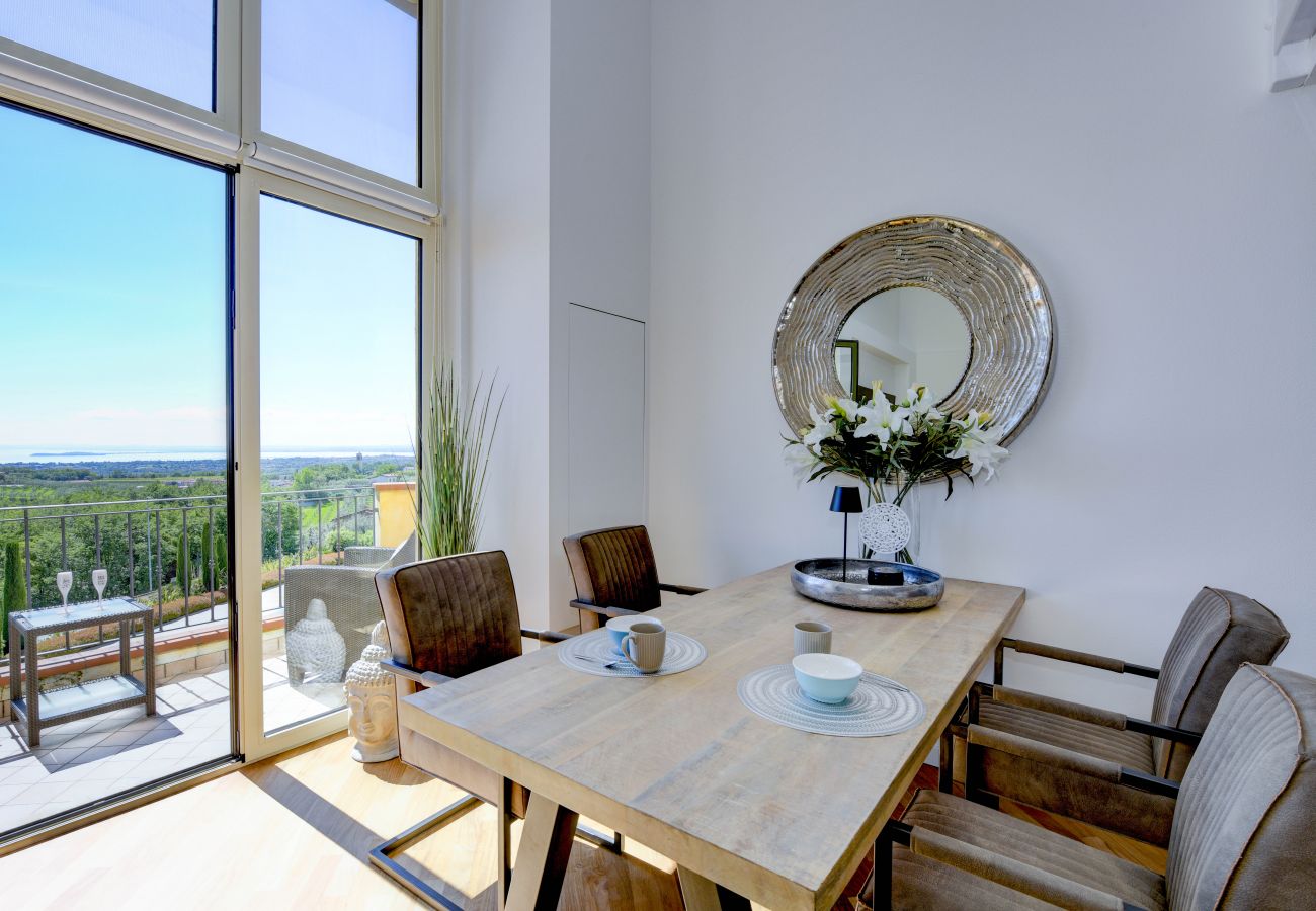 Apartament w Puegnago sul Garda - Loft La Torretta con vista lago e piscina