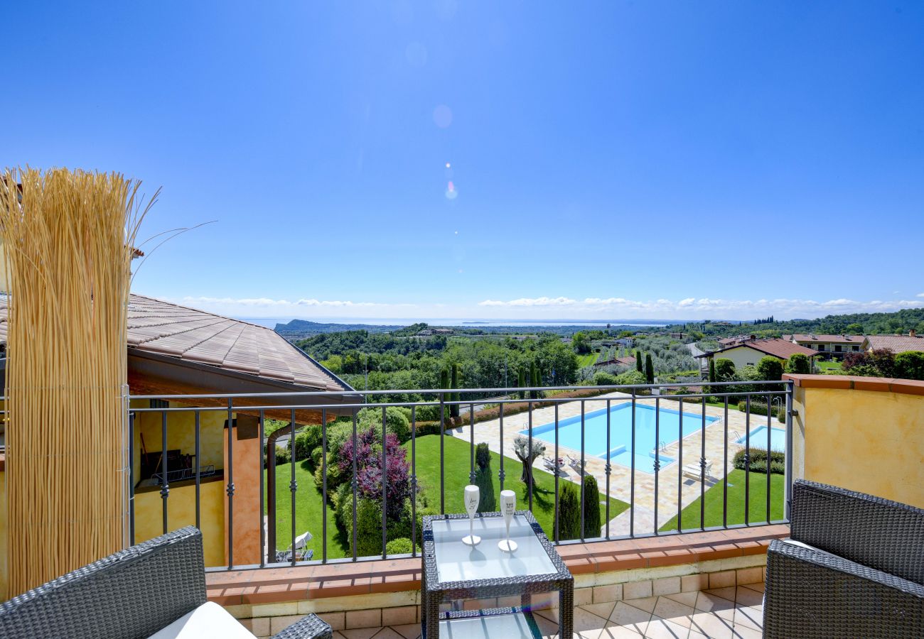 Apartament w Puegnago sul Garda - Loft La Torretta con vista lago e piscina