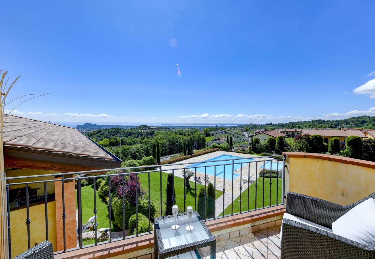 Apartament w Puegnago sul Garda - Loft La Torretta con vista lago e piscina