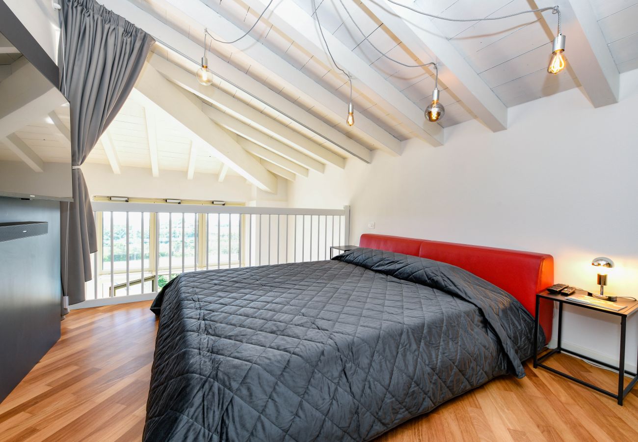 Apartament w Puegnago sul Garda - Loft La Torretta con vista lago e piscina