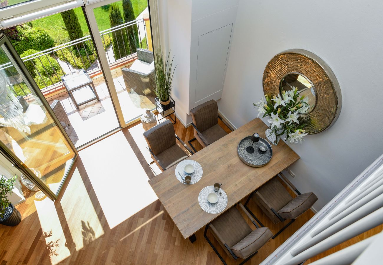 Apartament w Puegnago sul Garda - Loft La Torretta con vista lago e piscina