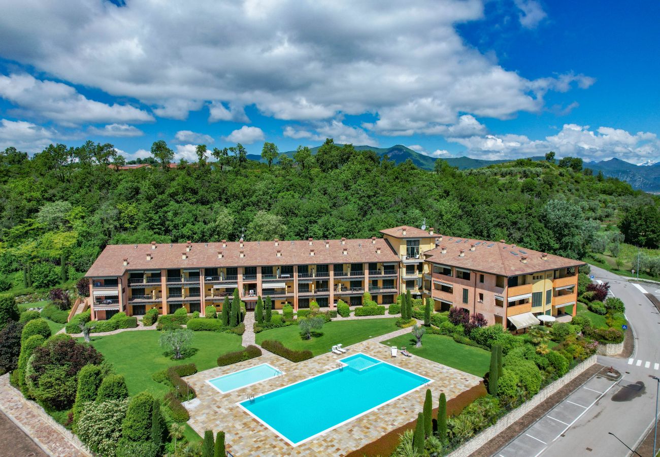 Apartament w Puegnago sul Garda - Loft La Torretta con vista lago e piscina