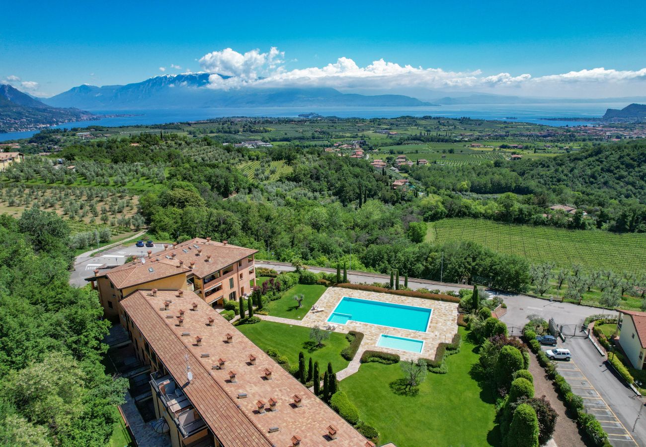 Apartament w Puegnago sul Garda - Loft La Torretta con vista lago e piscina