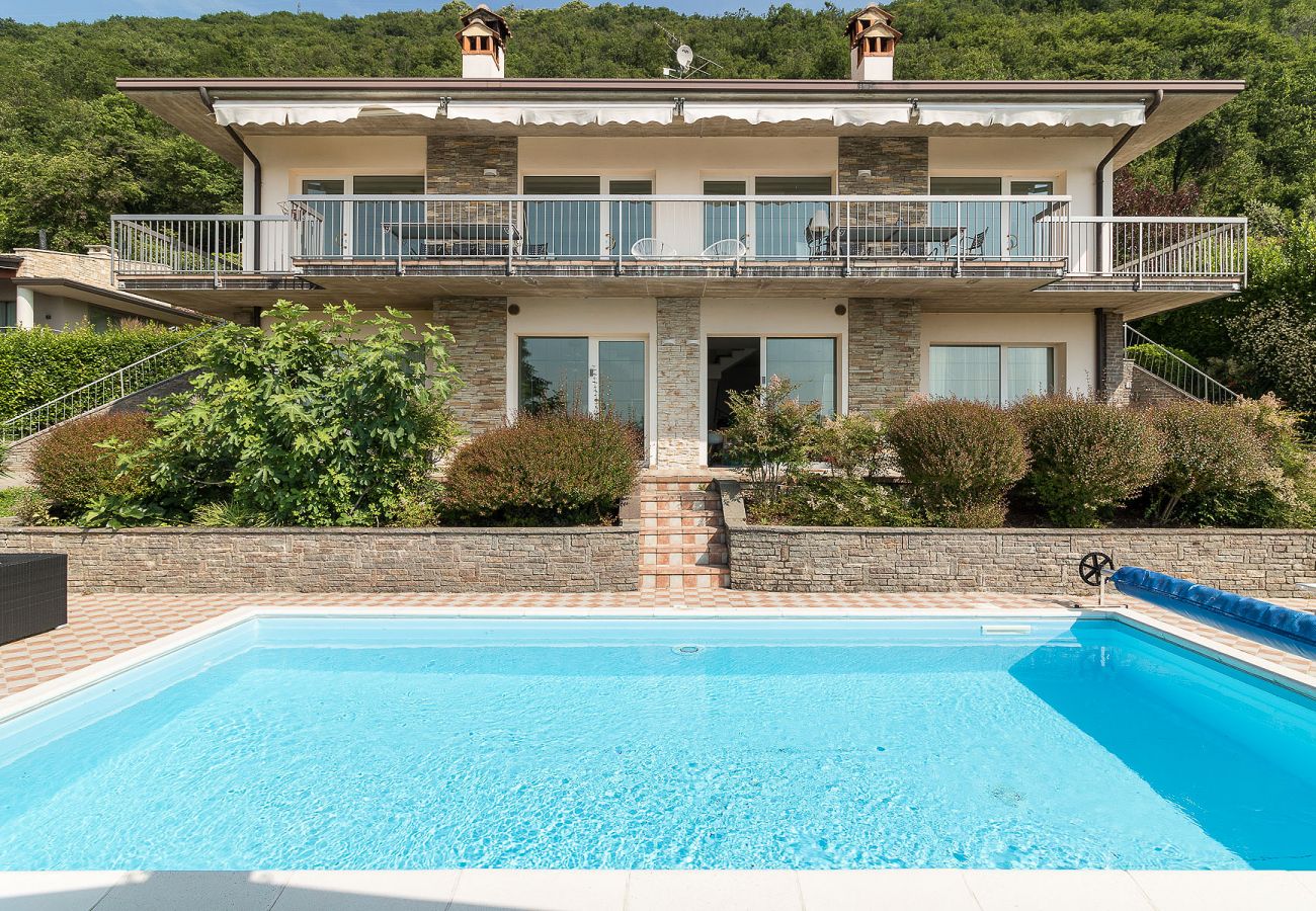 Willa w Villanuova sul Clisi - Villa Montagne e Lago con vista spettacolare e piscina privata