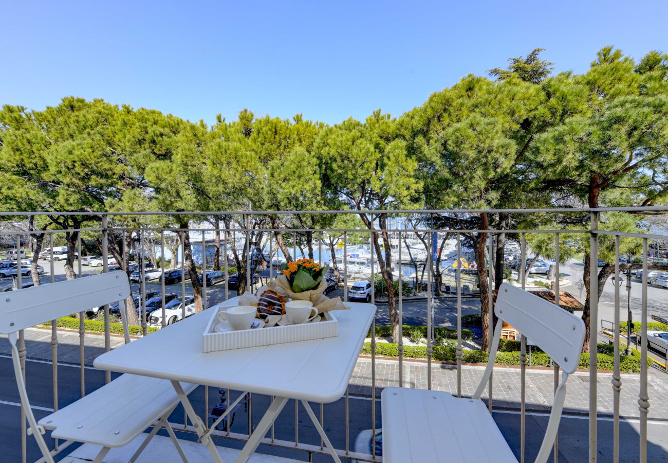 Prywatny taras z bezpośrednim widokiem na jezioro