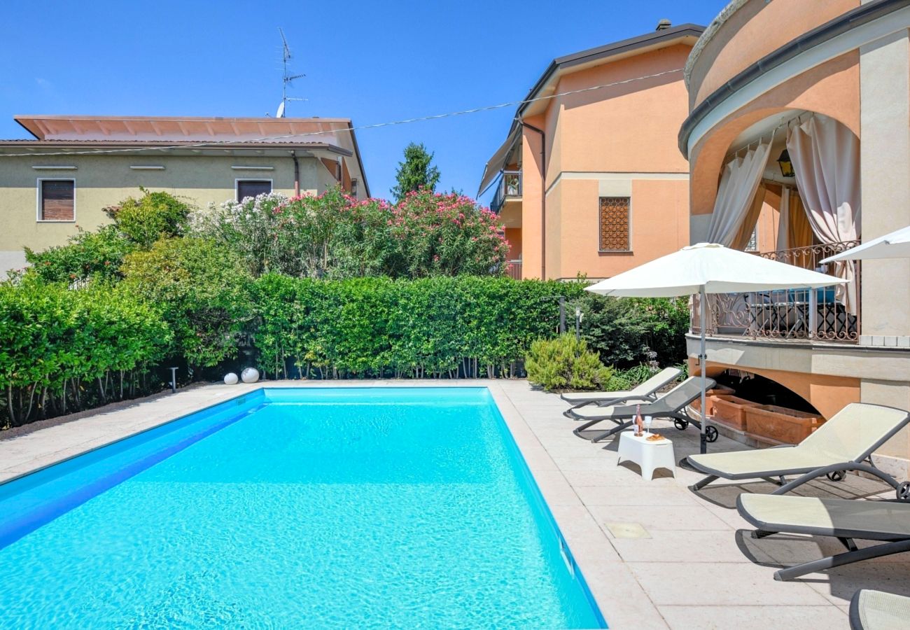 Willa w Desenzano del Garda - Desenzanoloft Villa Bugatti