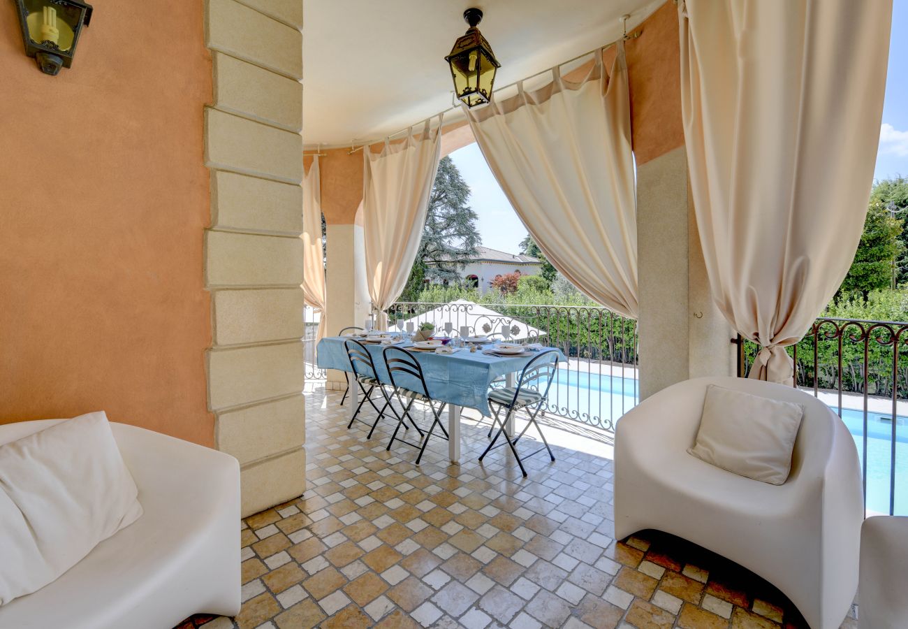 Willa w Desenzano del Garda - Desenzanoloft Villa Bugatti