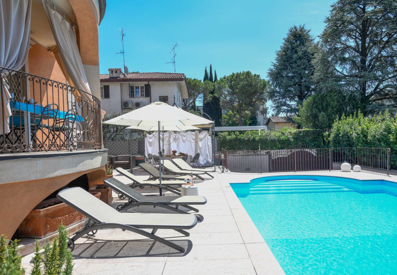 Willa w Desenzano del Garda - Desenzanoloft Villa Bugatti
