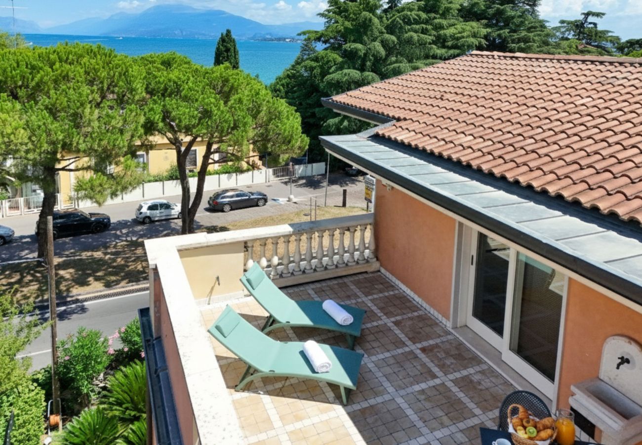 Willa w Desenzano del Garda - Desenzanoloft Villa Bugatti Wolnostojąca willa, prywatny basen