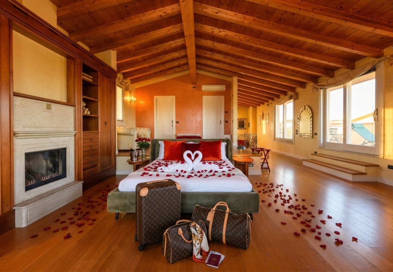 Willa w Desenzano del Garda - Desenzanoloft Villa Bugatti Wolnostojąca willa, prywatny basen