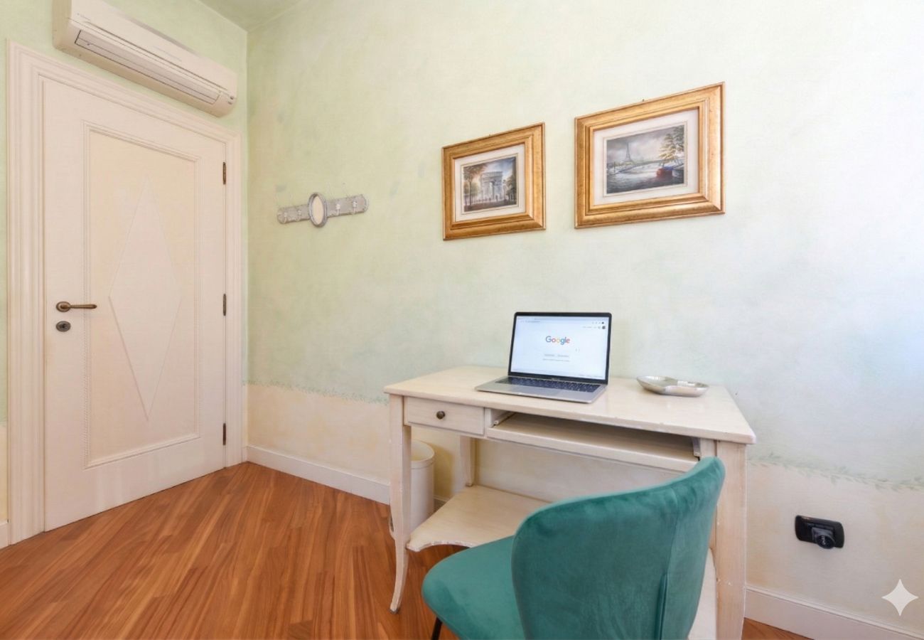 Willa w Desenzano del Garda - Desenzanoloft Villa Bugatti Wolnostojąca willa, prywatny basen