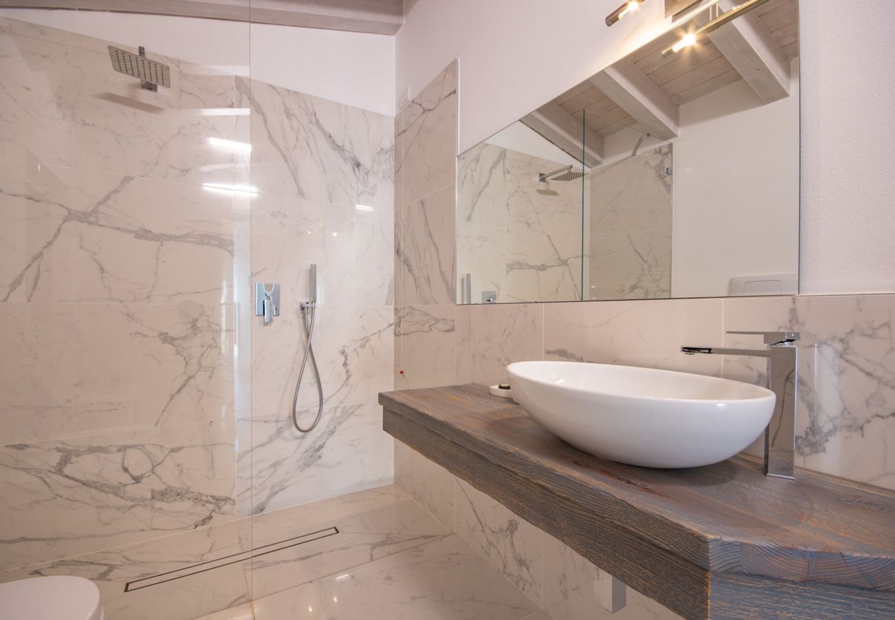 Apartament w Toscolano-Maderno - Cà Bianca sopra: immersi nella natura con vista mozzafiato 