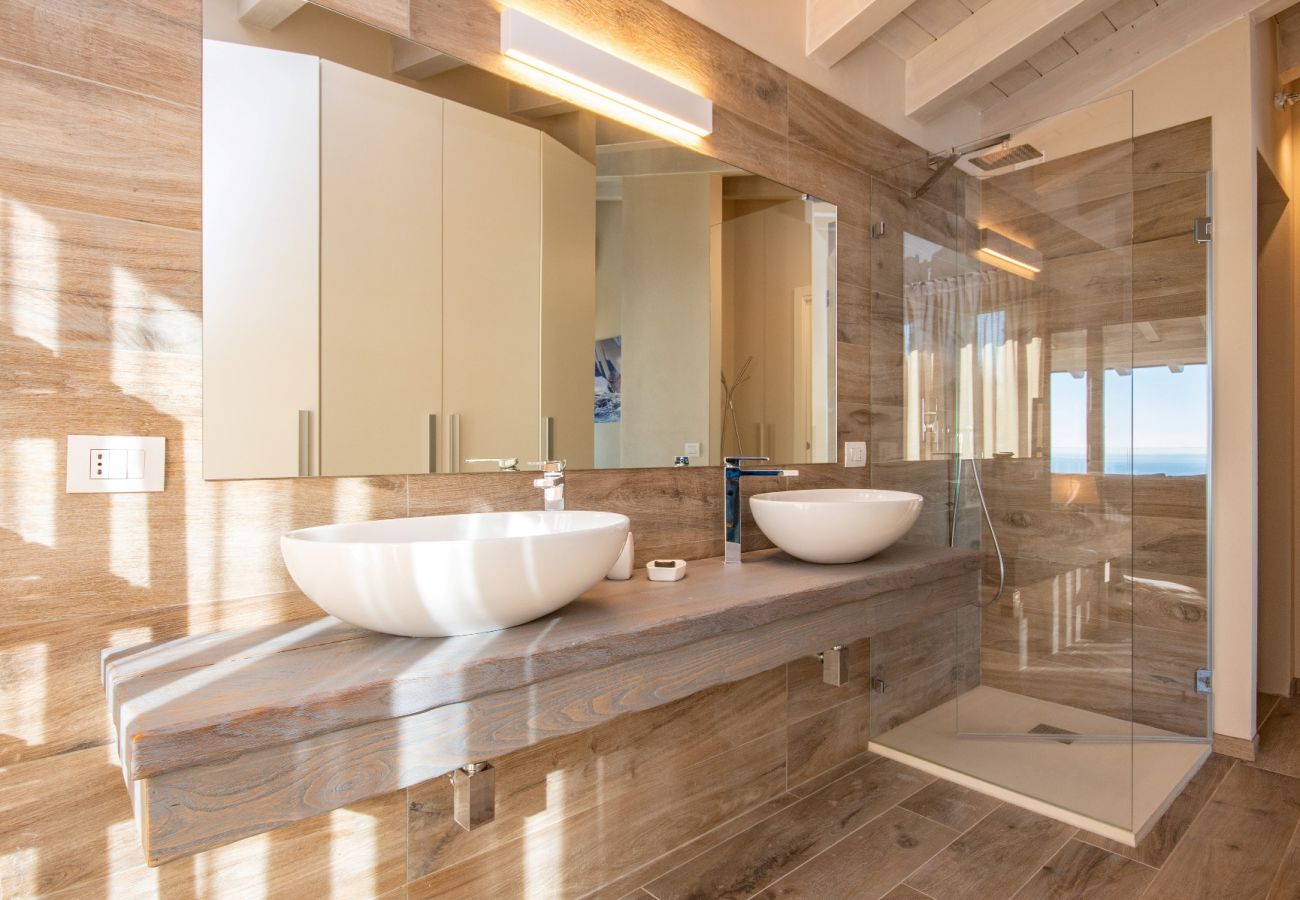 Apartament w Toscolano-Maderno - Cà Bianca sopra: immersi nella natura con vista mozzafiato 