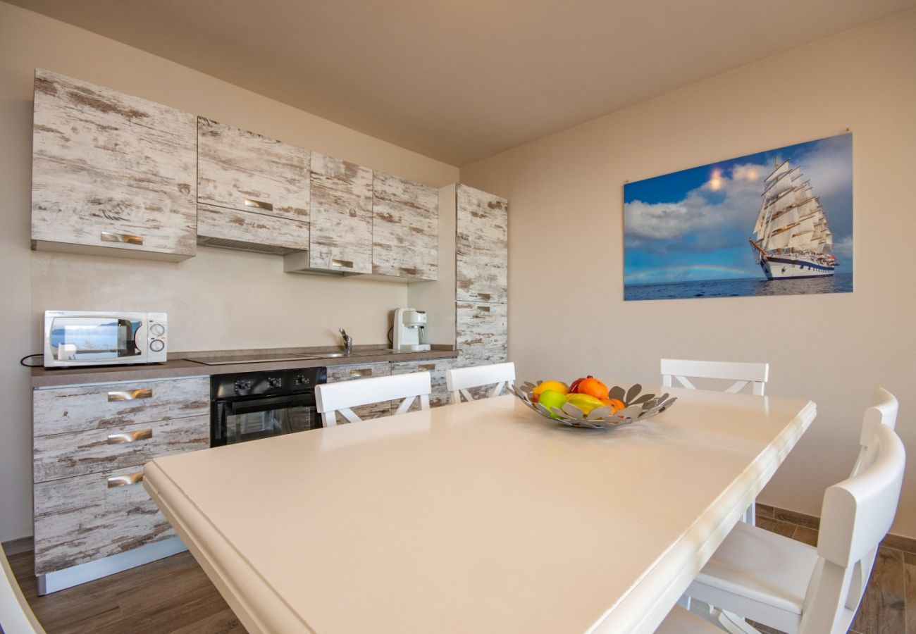 Apartament w Toscolano-Maderno - Cà Bianca sotto: immersi nella natura con vista lago e jacuzzi