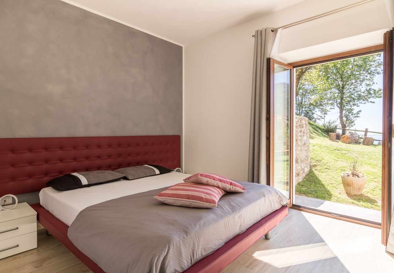 Dom w Tignale - Malga Mary: nel verde con piscina solo per voi ed i proprietari