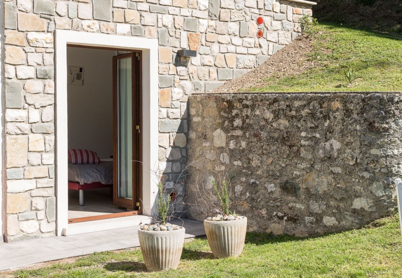 Dom w Tignale - Malga Mary: nel verde con piscina solo per voi ed i proprietari