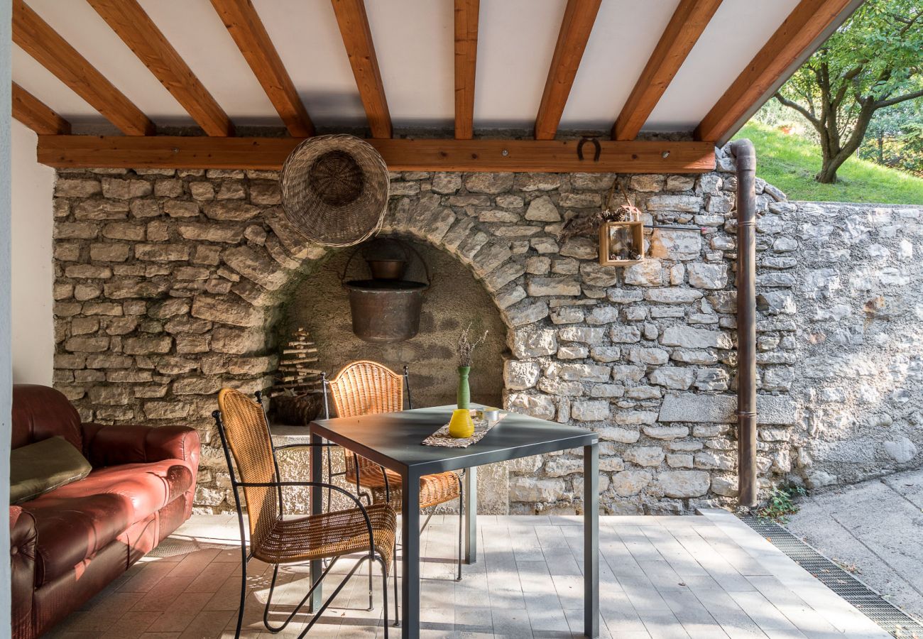 Dom w Tignale - Malga Mary: nel verde con piscina solo per voi ed i proprietari