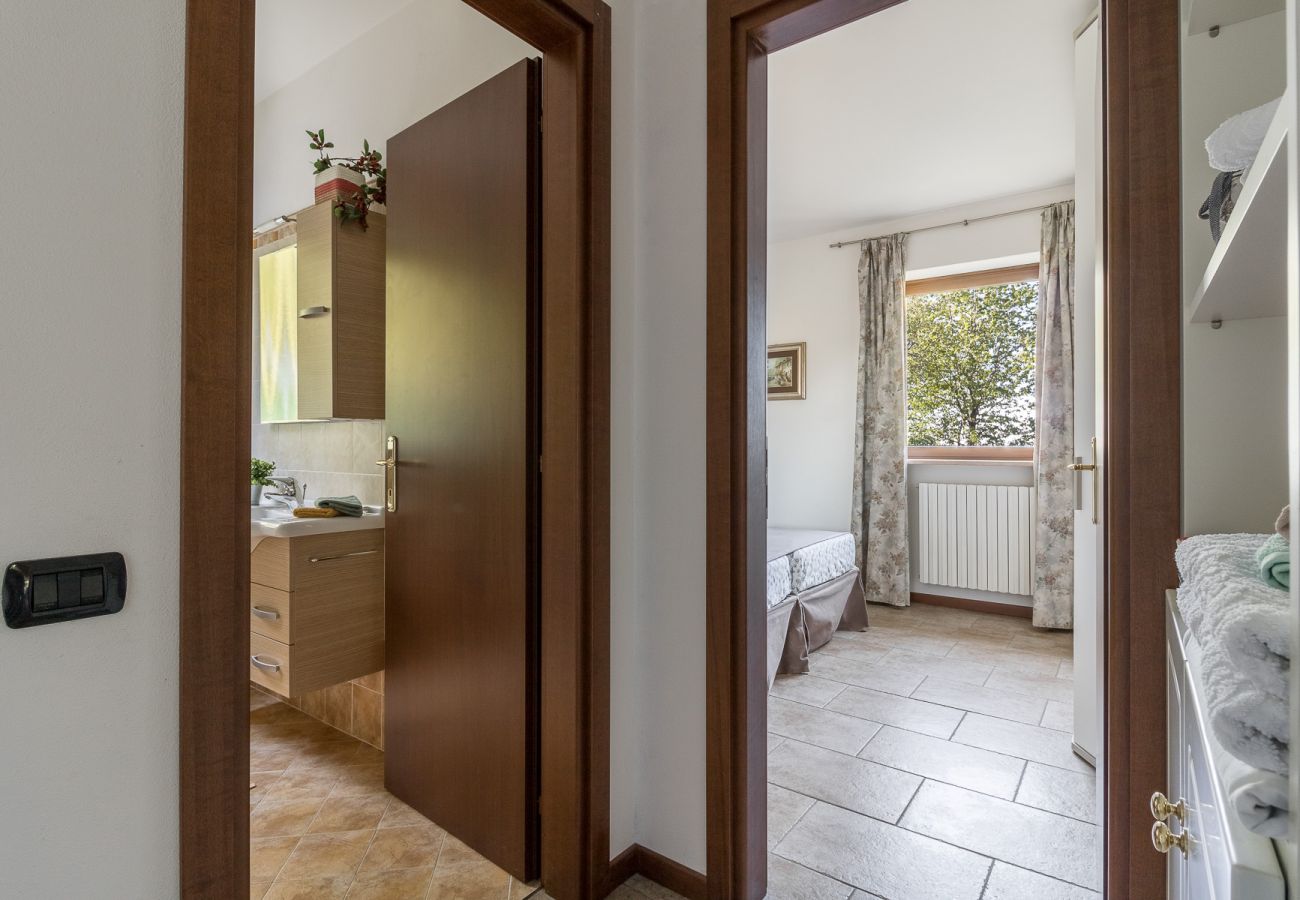 Dom w Tignale - Malga Mary: nel verde con piscina solo per voi ed i proprietari