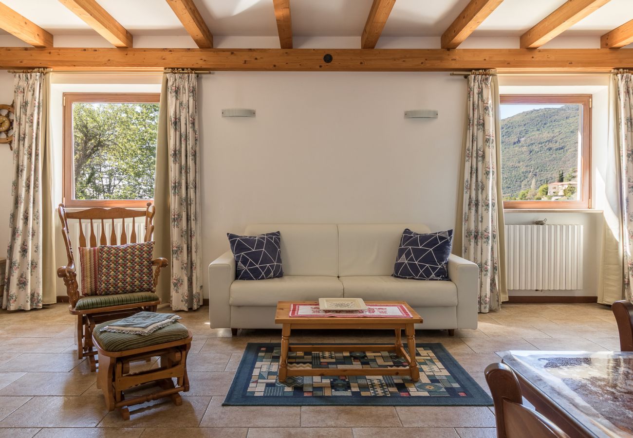 Dom w Tignale - Malga Mary: nel verde con piscina solo per voi ed i proprietari