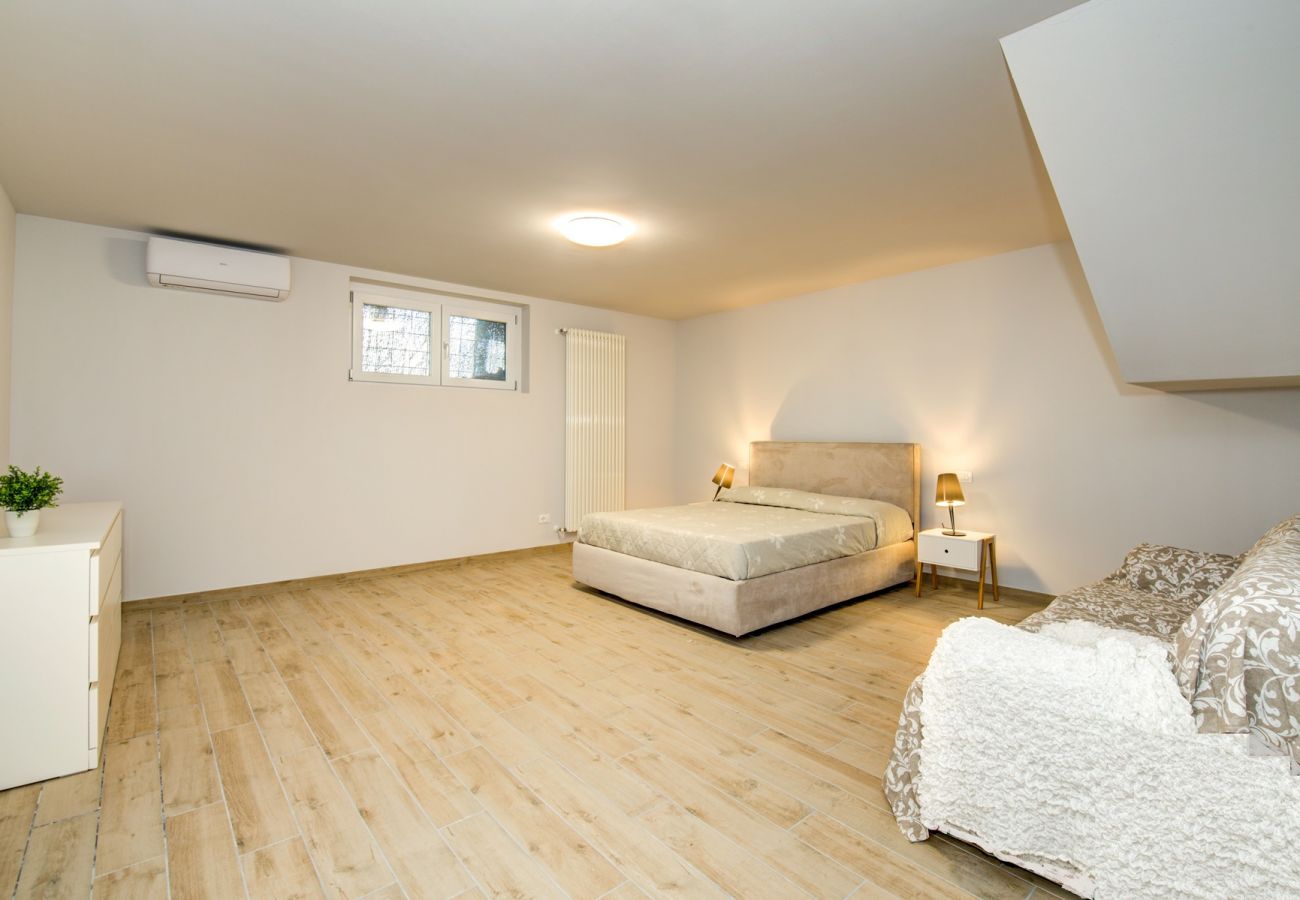 Willa w Toscolano-Maderno - Le Casette - Leccino con vista lago, piscina e jacuzzi