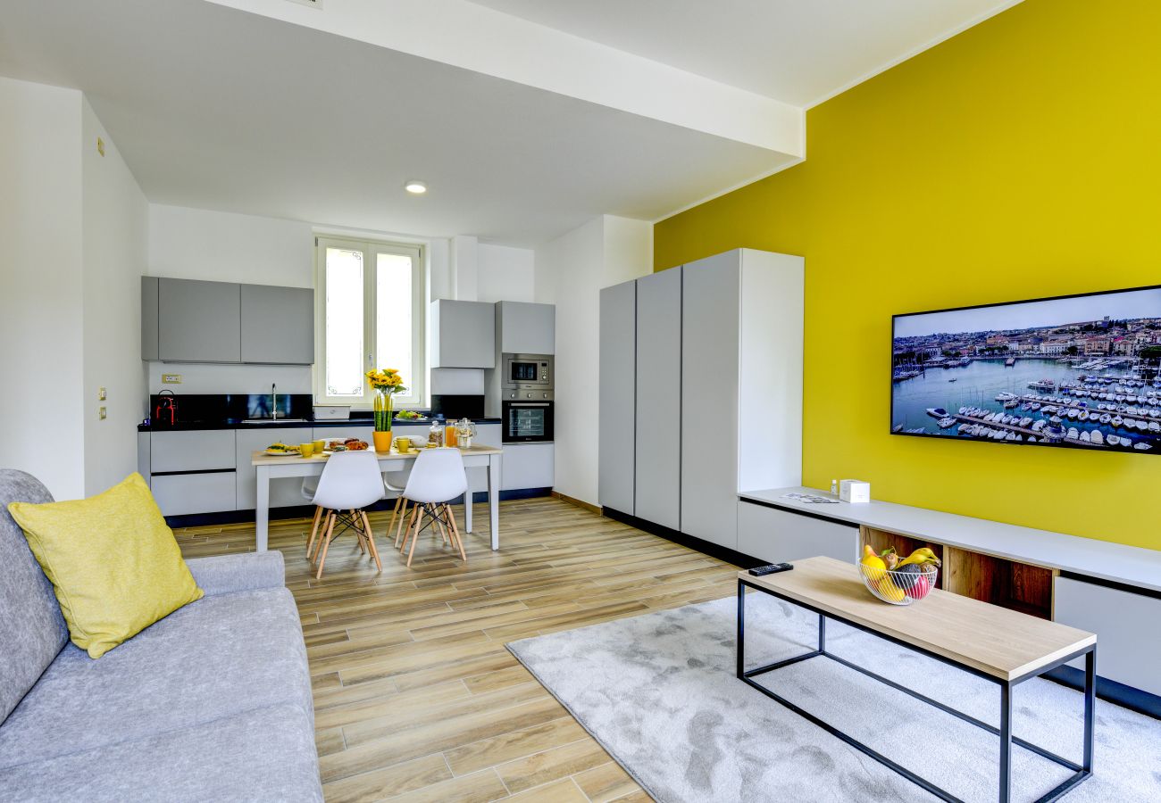 Apartament w Desenzano del Garda - Desenzanoloft Palazzo Visconti-Collo Lungo Giallo