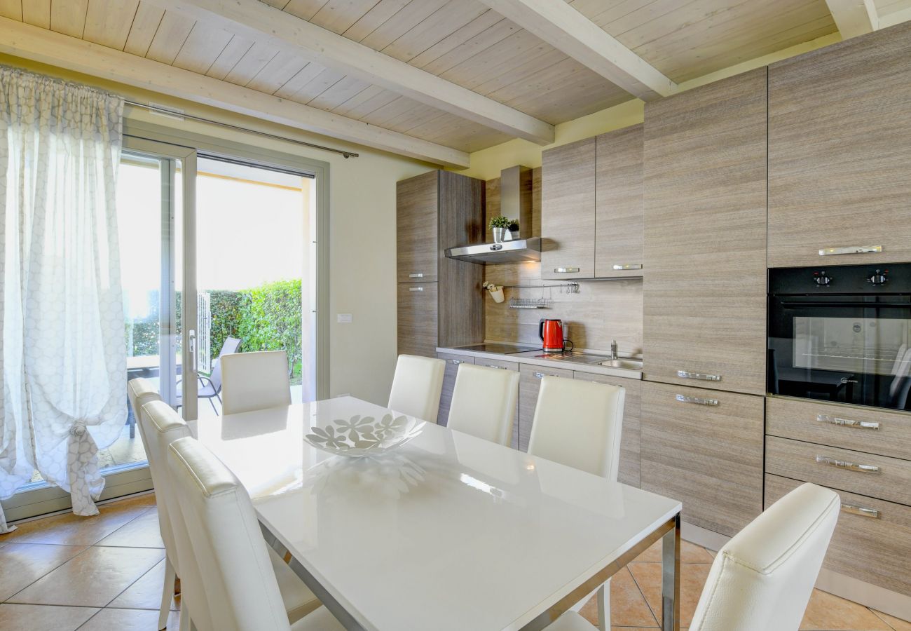 Apartament w Manerba del Garda - Casa della Romantica con piscina a pochi passi dal lago
