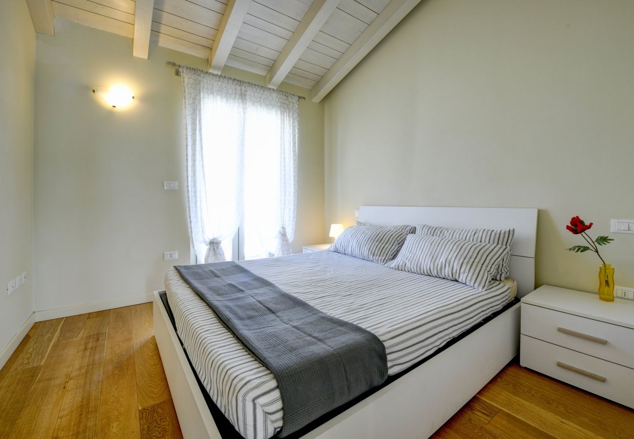 Apartament w Manerba del Garda - Casa della Romantica con piscina a pochi passi dal lago