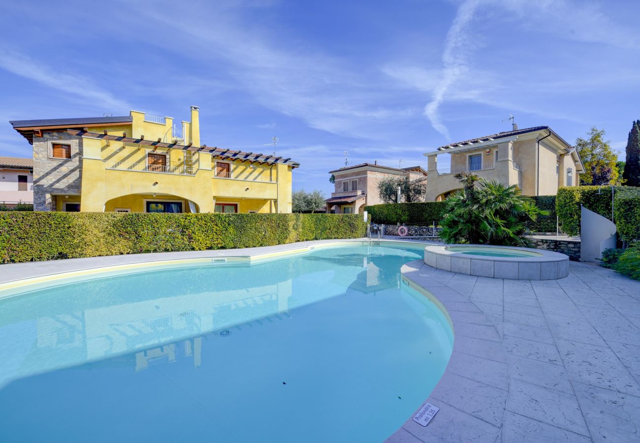 Apartament w Manerba del Garda - Casa della Romantica con piscina a pochi passi dal lago