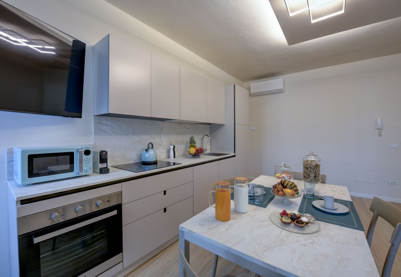 Apartament w Desenzano del Garda - Desenzanoloft Apa Dom 