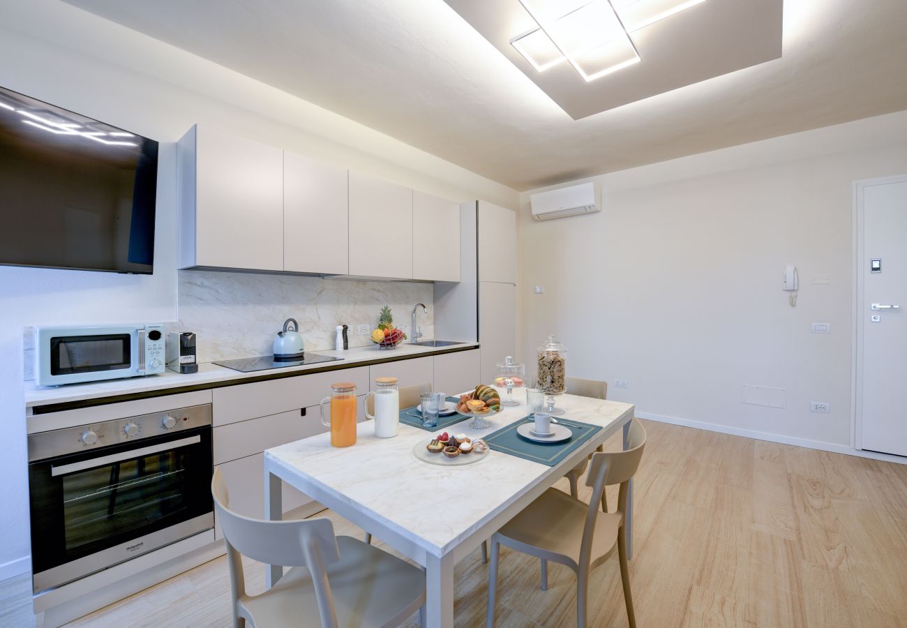 Apartament w Desenzano del Garda - Desenzanoloft Apa Dom 