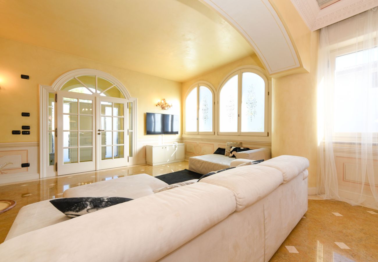 Willa w Desenzano del Garda - Desenzanoloft Villa Bugatti